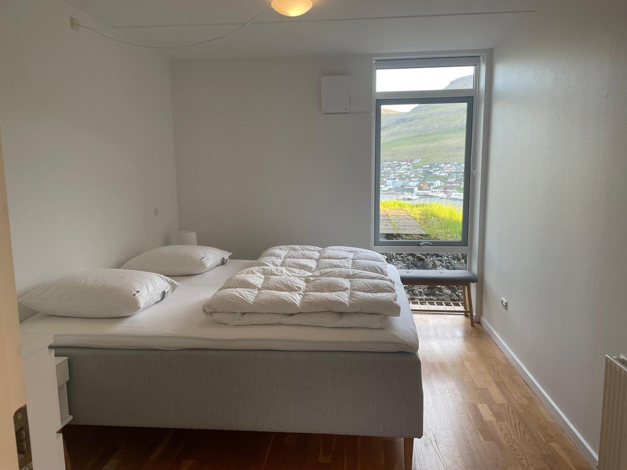 Unique Sea & Landscape View And Spacious Apartment Klaksvík Zewnętrze zdjęcie