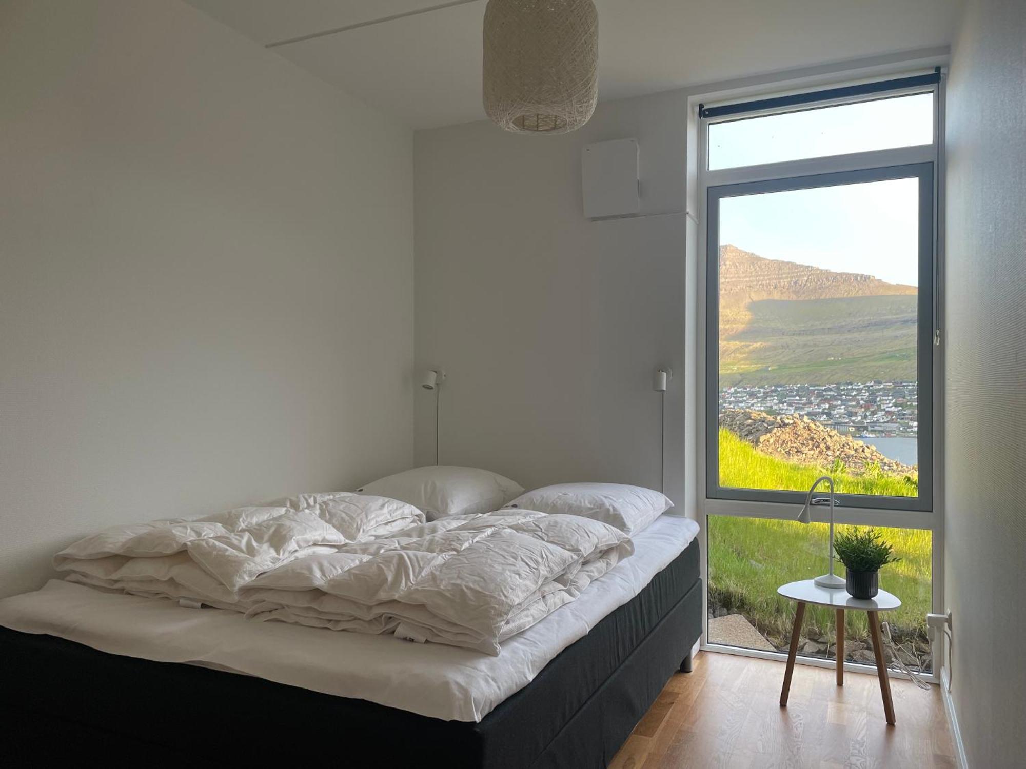 Unique Sea & Landscape View And Spacious Apartment Klaksvík Zewnętrze zdjęcie